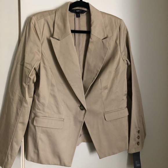 Women’s Tan Jacket - Picture 2 of 4